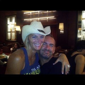 Meet your Posher, Laurie